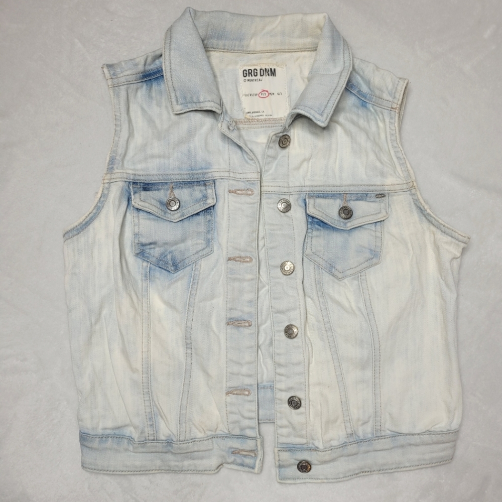 Sleeveless Jean jacket